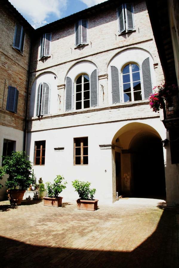 La Corte Affittacamere Foligno Exterior foto